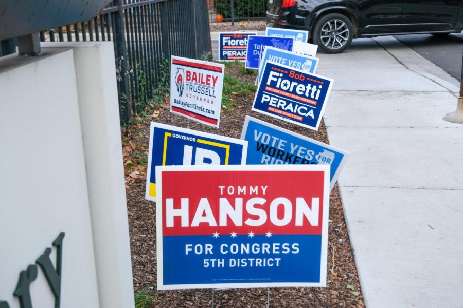 Election+signs+line+outside+of+the+polling+office+inside+the+Lincoln+Park+library.