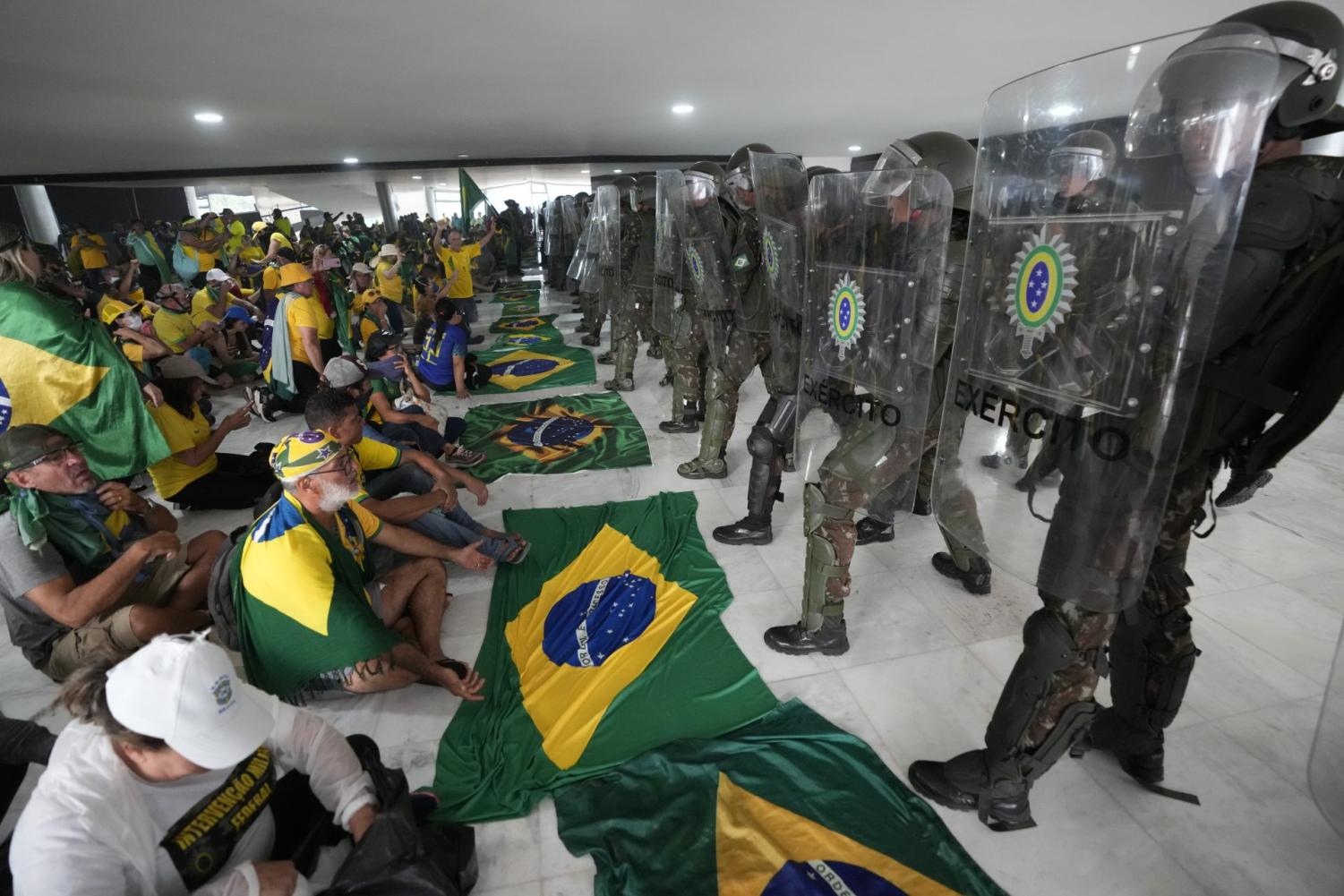 Seguidores+de+Bolsonaro+invaden+Brasilia