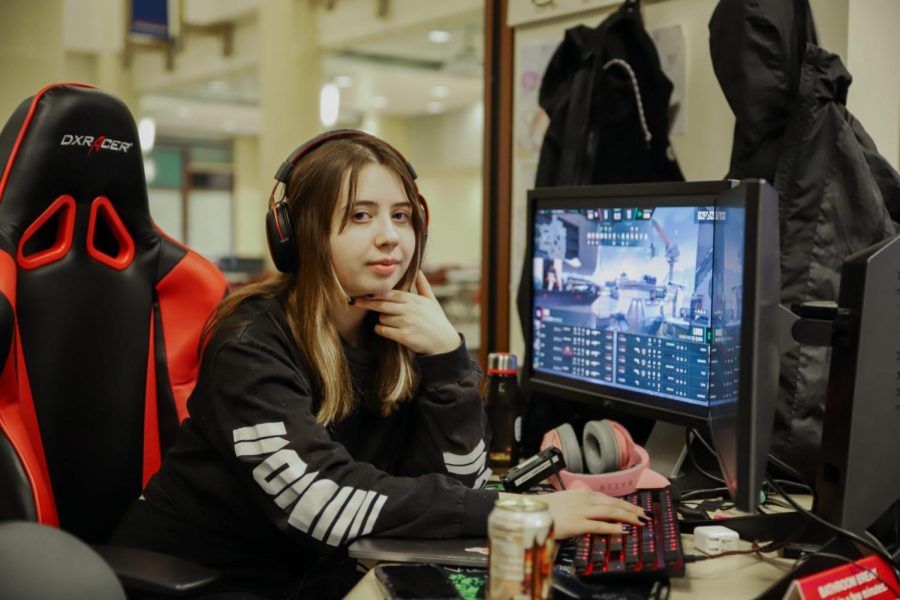 Sophomore Allison Dicks, the tournament organizer for the esports team, particpated in the club’s recent matchup with the University of Hawaii.