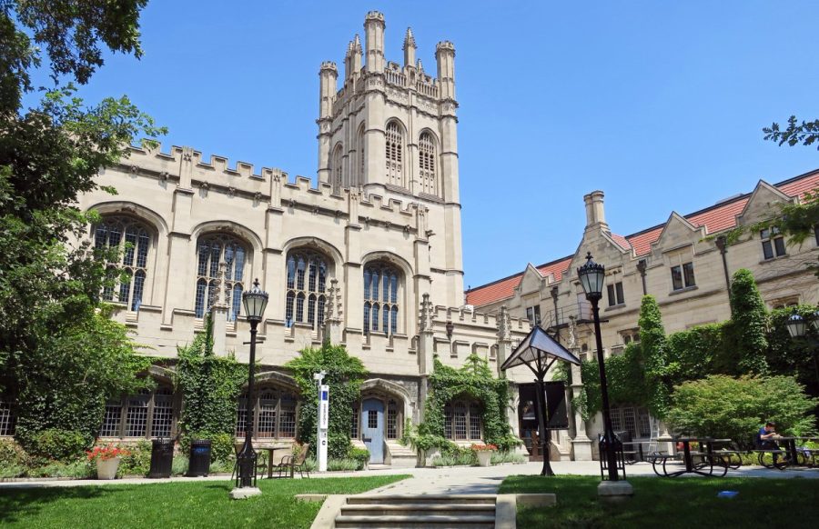 University of Chicago's student-run reproductive rights organization held a teach-in in Hutchinson Courtyard on Monday, May 15.