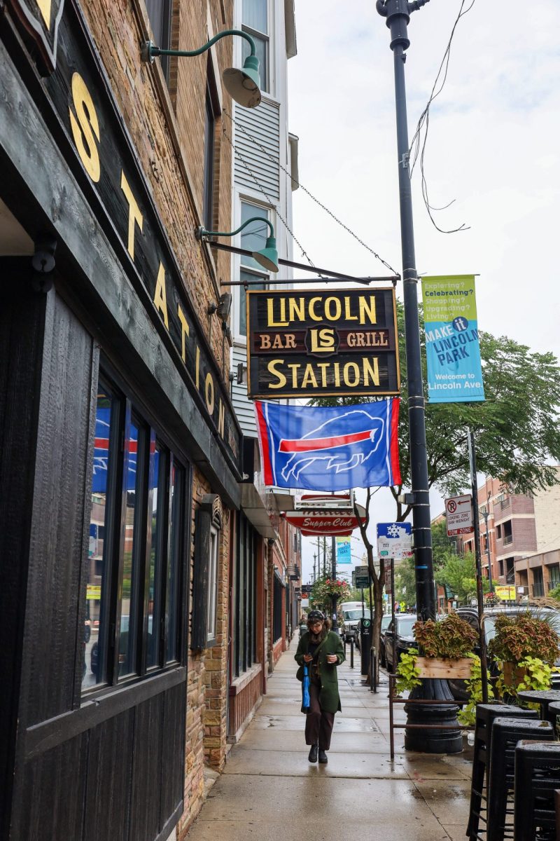 Lincoln Station Bar & Grill features pool tables, darts, craft beer, cocktails and a full menu. The bar is also the Chicago home of the Buffalo Bills and Sabres.