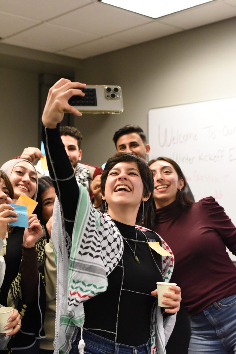 Co-President José (center) takes selfie of participants after completing an Arabic-Spanish matching activity.