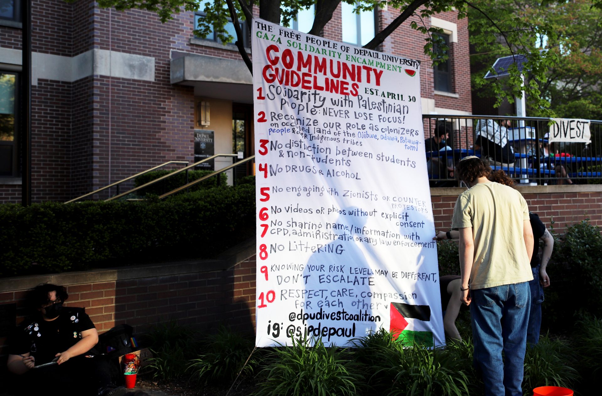 Photo+Gallery%3A+Day+one+of+DePauls+divestment+encampment+on+the+Quad