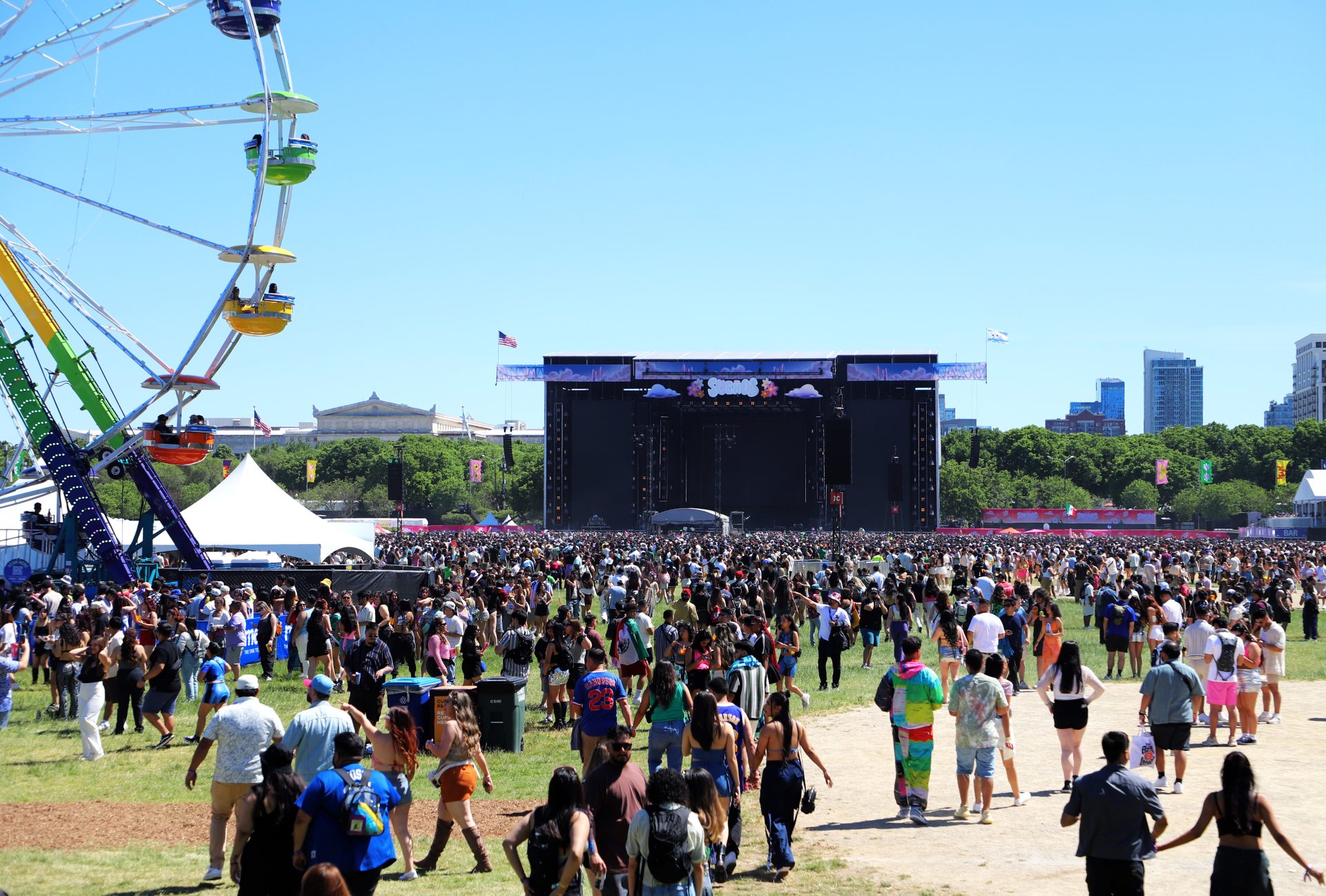 Crowds head over to the stage at the Sueños music festival on Saturday, May 25, 2024, in Grant Park. The festival brought more than 25 Reggaeton and Latin artists. 