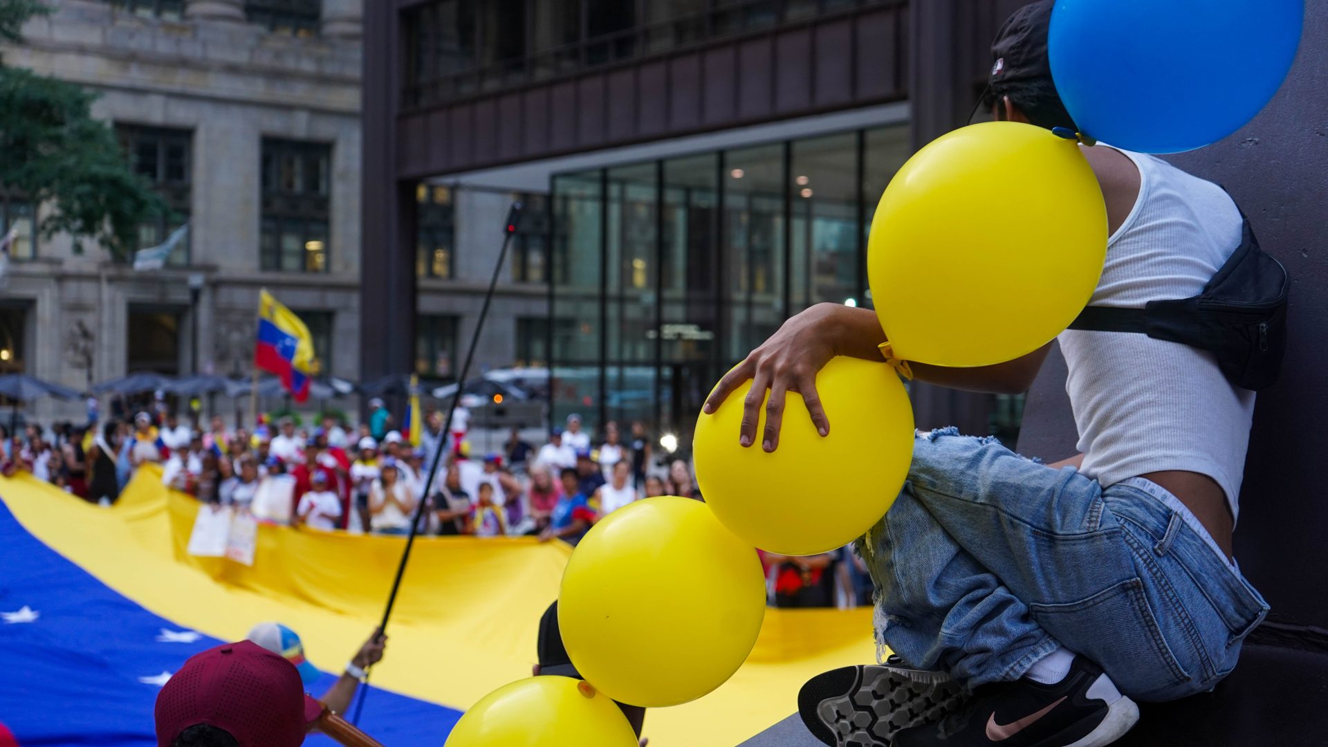 Venezuelans in Chicago protest the country's election results at Daley Plaza (Photo Gallery)