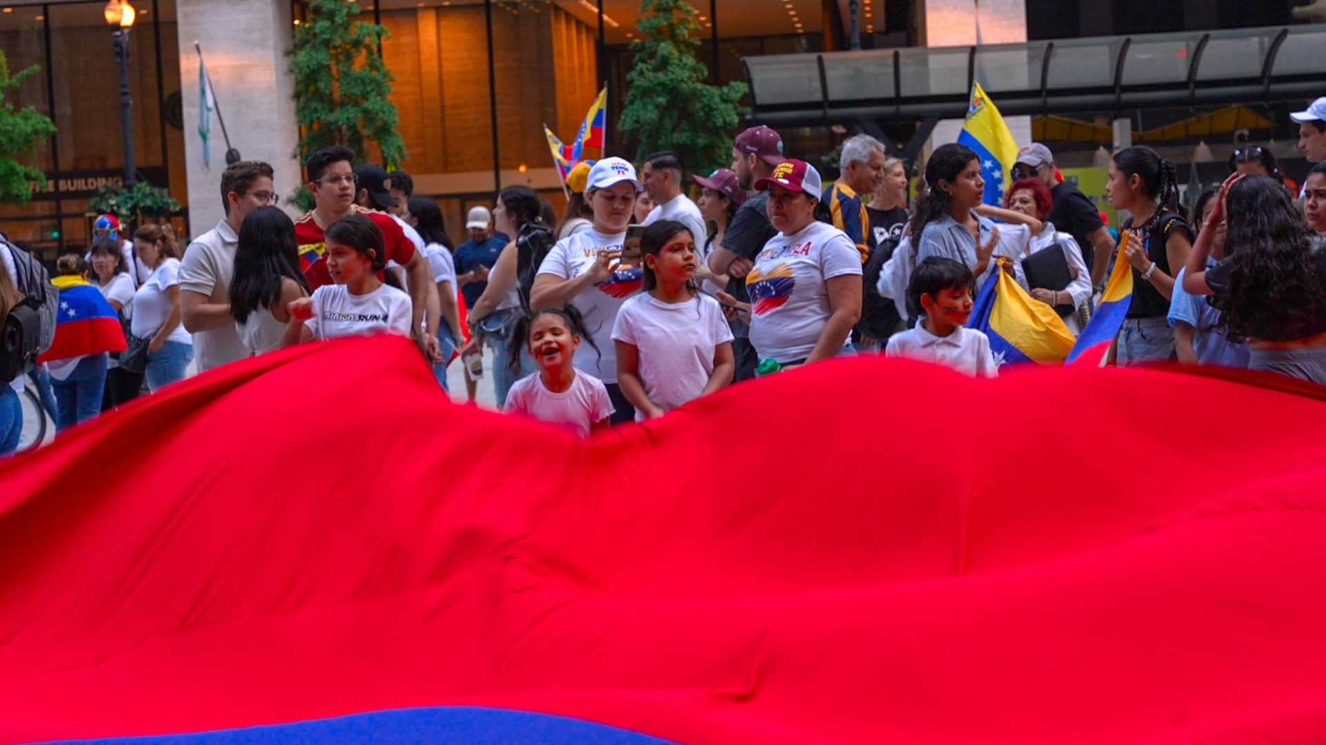 Venezuelans in Chicago protest the country's election results at Daley Plaza (Photo Gallery)