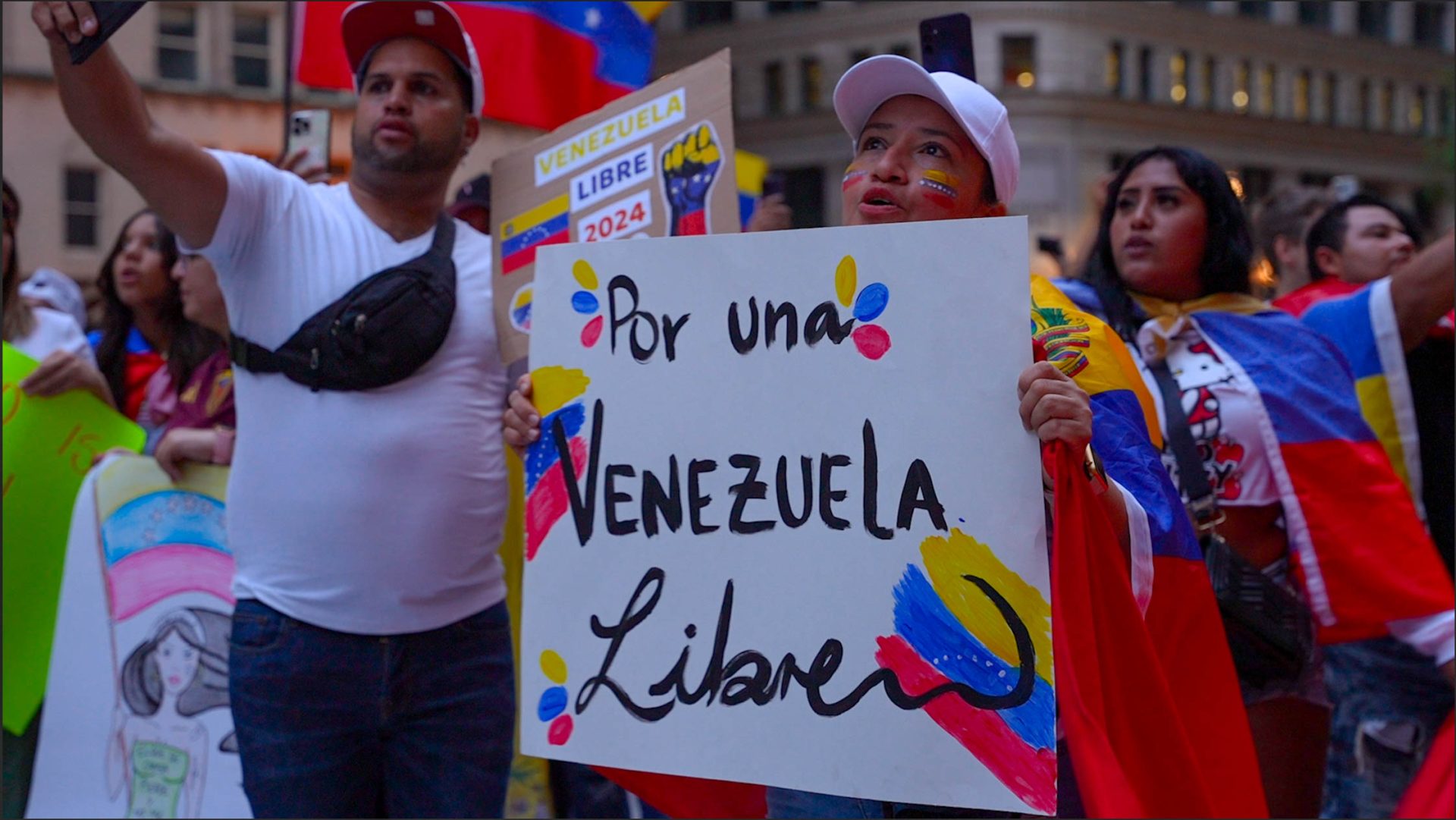 Venezuelans in Chicago protest the country's election results at Daley Plaza (Photo Gallery)