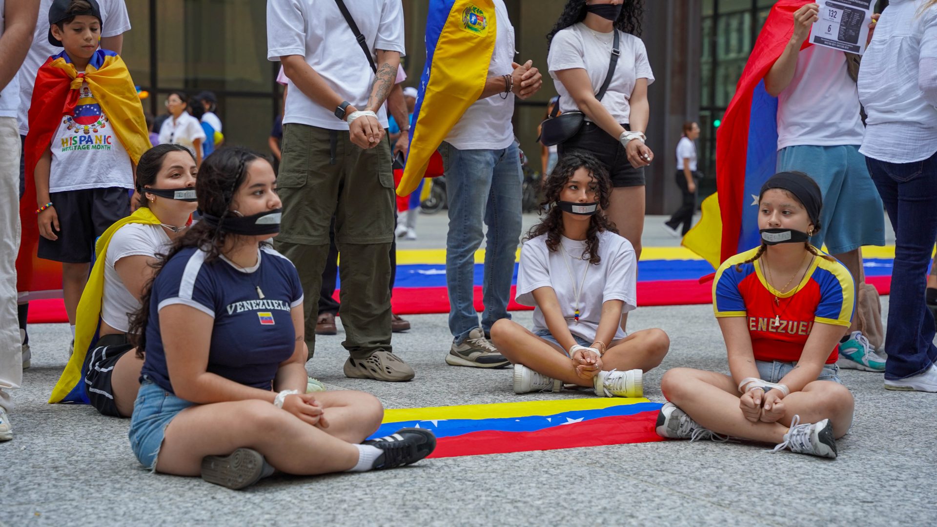 Venezuelans in Chicago protest the country's election results at Daley Plaza (Photo Gallery)