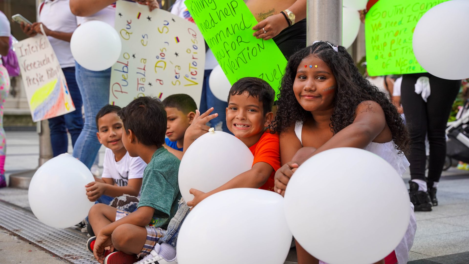 Venezuelans in Chicago gather to protest in 'Plaza las Americas' in downtown Chicago (Photo Gallery)