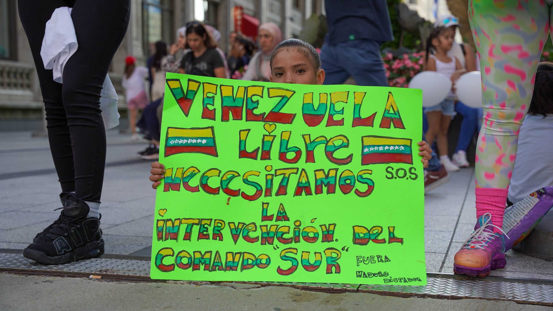 Venezuelans in Chicago gather to protest in 'Plaza las Americas' in downtown Chicago (Photo Gallery)