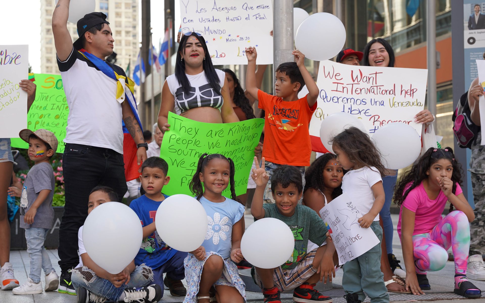 Venezuelans in Chicago gather to protest in 'Plaza las Americas' in downtown Chicago (Photo Gallery)