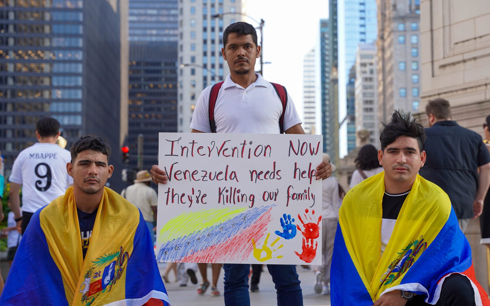 Venezuelans in Chicago gather to protest in 'Plaza las Americas' in downtown Chicago (Photo Gallery)