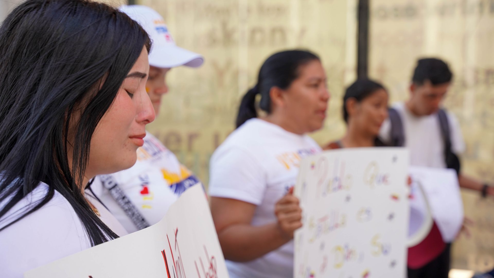 Venezuelans in Chicago gather to protest in 'Plaza las Americas' in downtown Chicago (Photo Gallery)