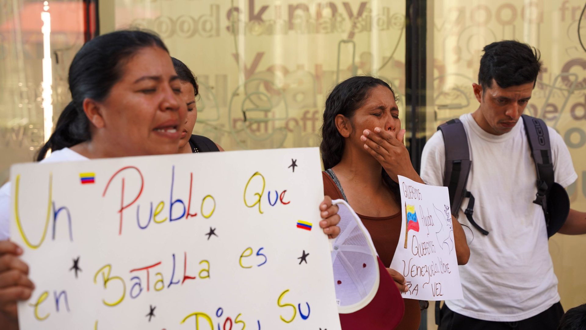 Venezuelans in Chicago gather to protest in 'Plaza las Americas' in downtown Chicago (Photo Gallery)