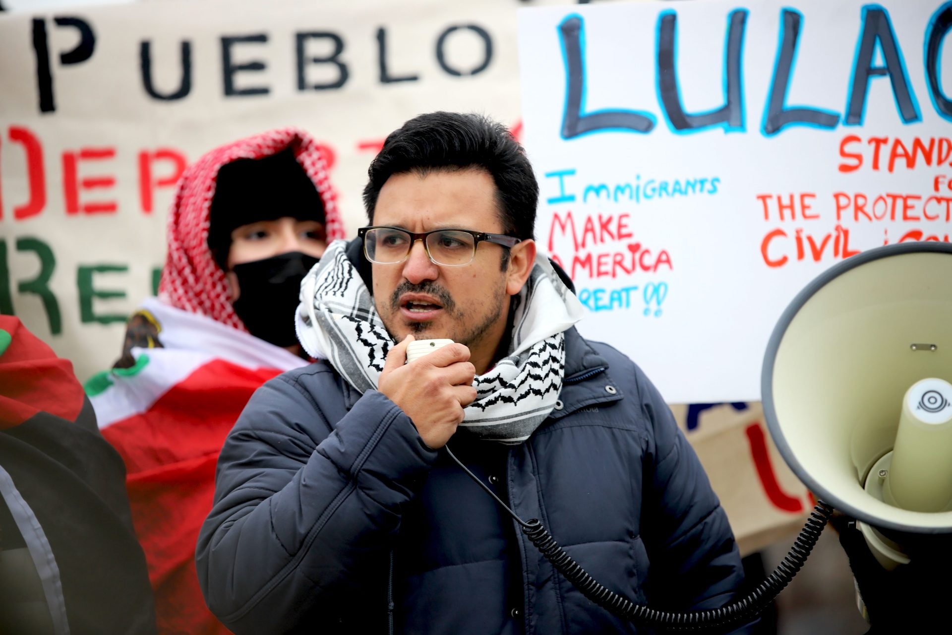 ‘Un día de amor y resistencia’: Residentes de La Villita protestan contra las redadas y deportaciones en Chicago