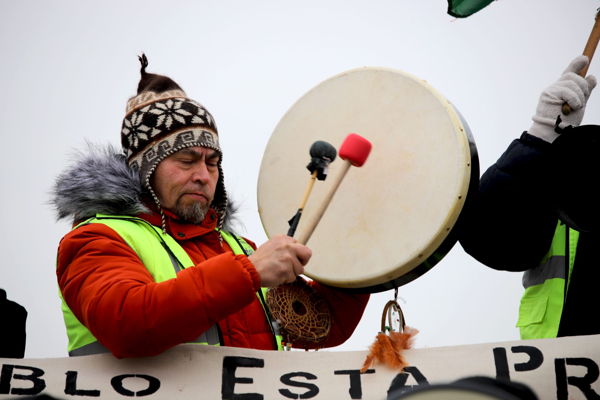 ‘Un día de amor y resistencia’: Residentes de La Villita protestan contra las redadas y deportaciones en Chicago