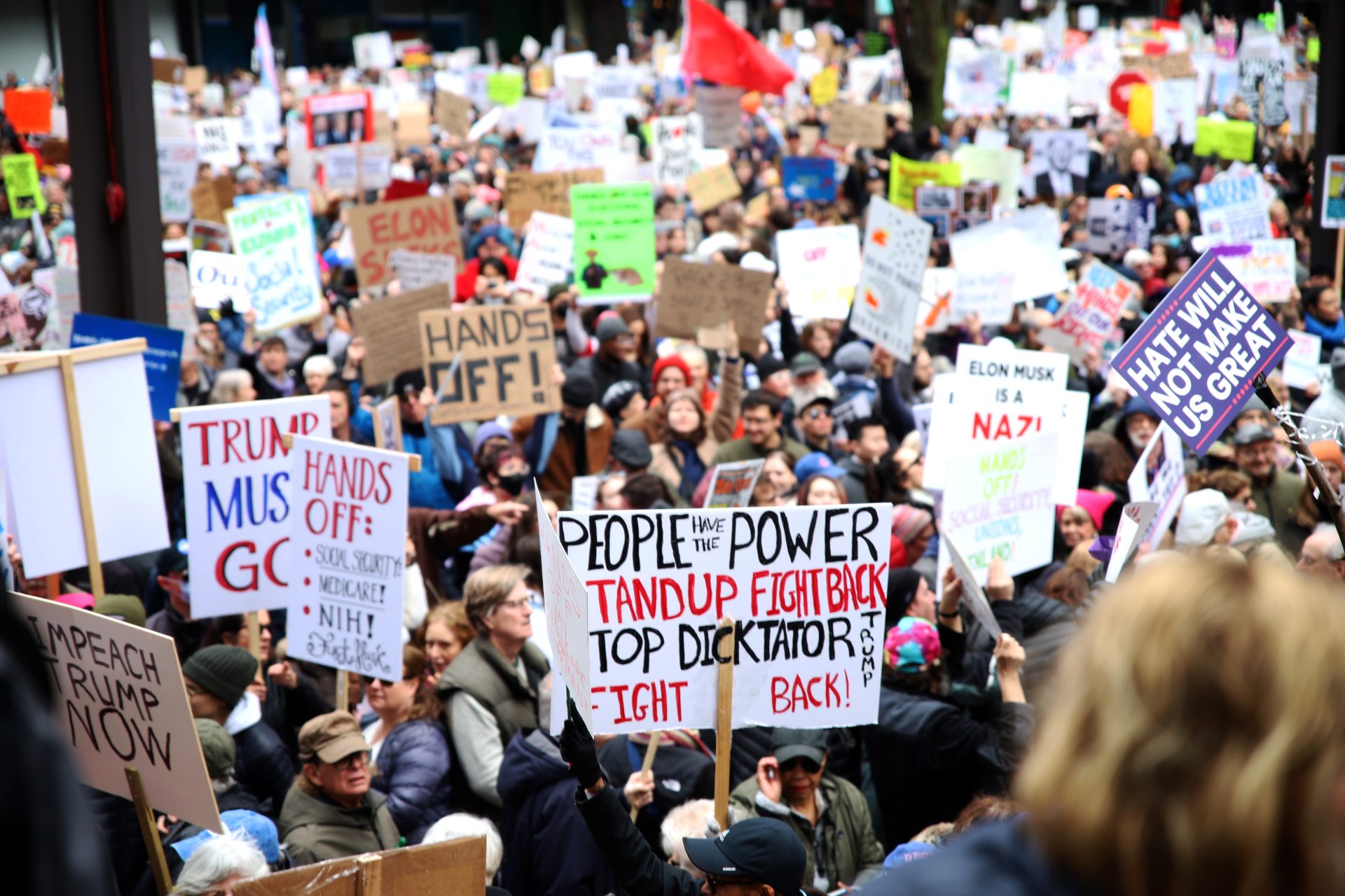 Thousands of Chicagoans participate in nationwide 'Hands Off' protests