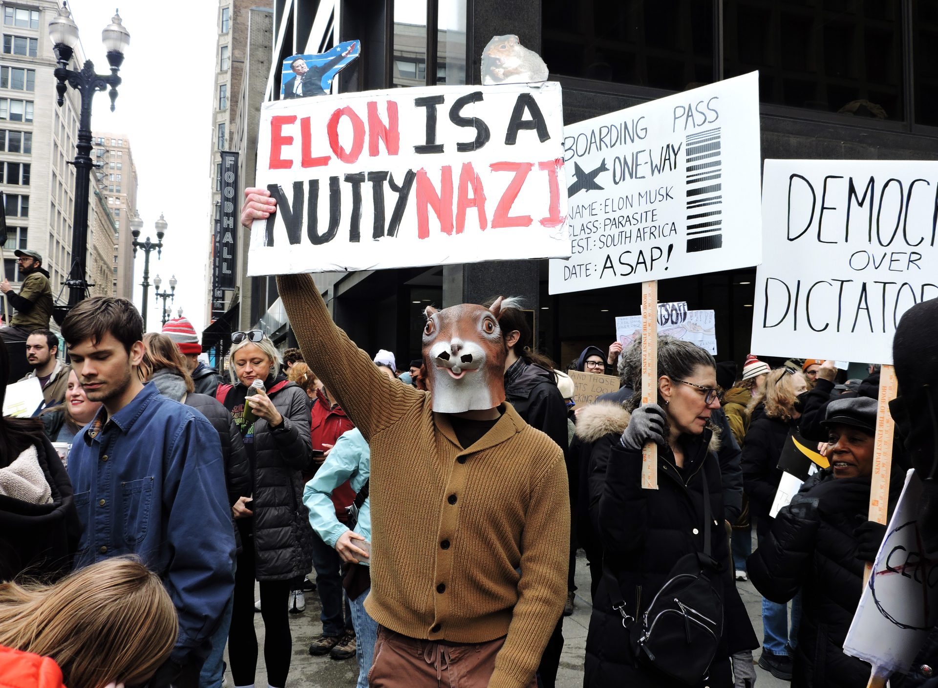 Thousands of Chicagoans participate in nationwide 'Hands Off' protests